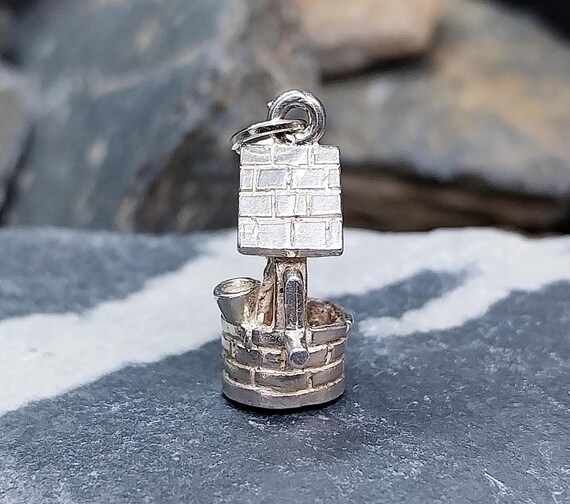 Vintage WISHING WELL Charm - Story Tale, 925 sterling silver - 2.9g View 6