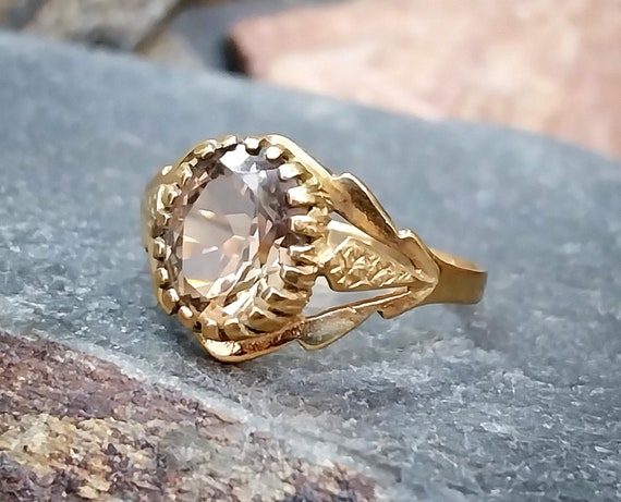 Vintage 9ct GOLD Smoky Quartz Ring With Leaf Detail - Size Uk O  