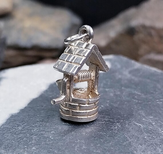 Vintage WISHING WELL Charm - Story Tale, 925 sterling silver - 2.9g View 3