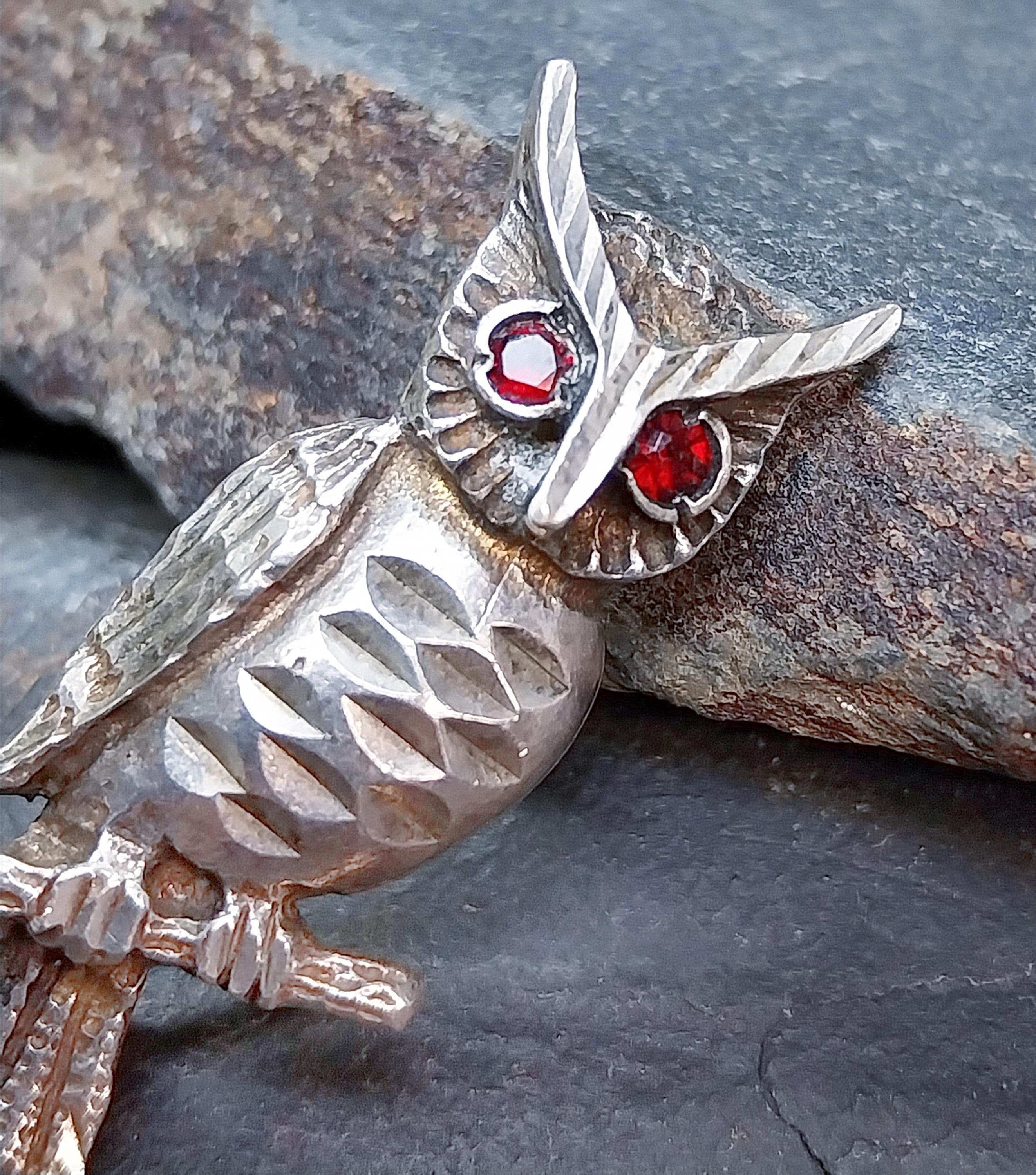 Vintage Sterling Silver OWL Brooch - Garnet Red eyes - 5.4g
