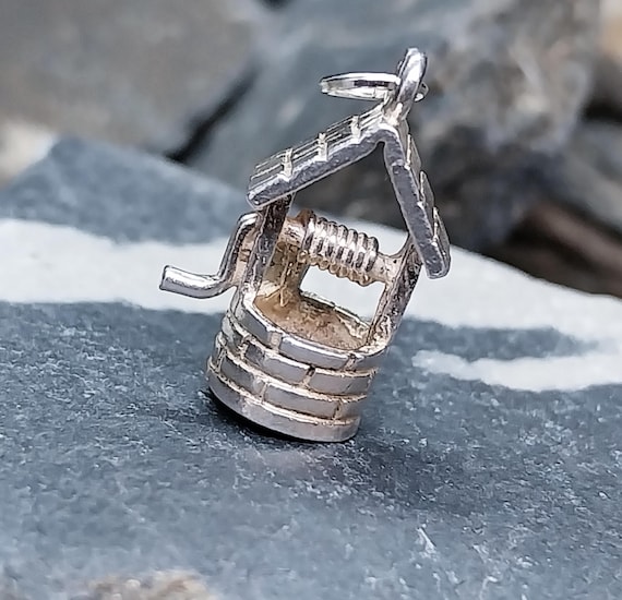 Vintage WISHING WELL Charm - Story Tale, 925 sterling silver - 2.9g