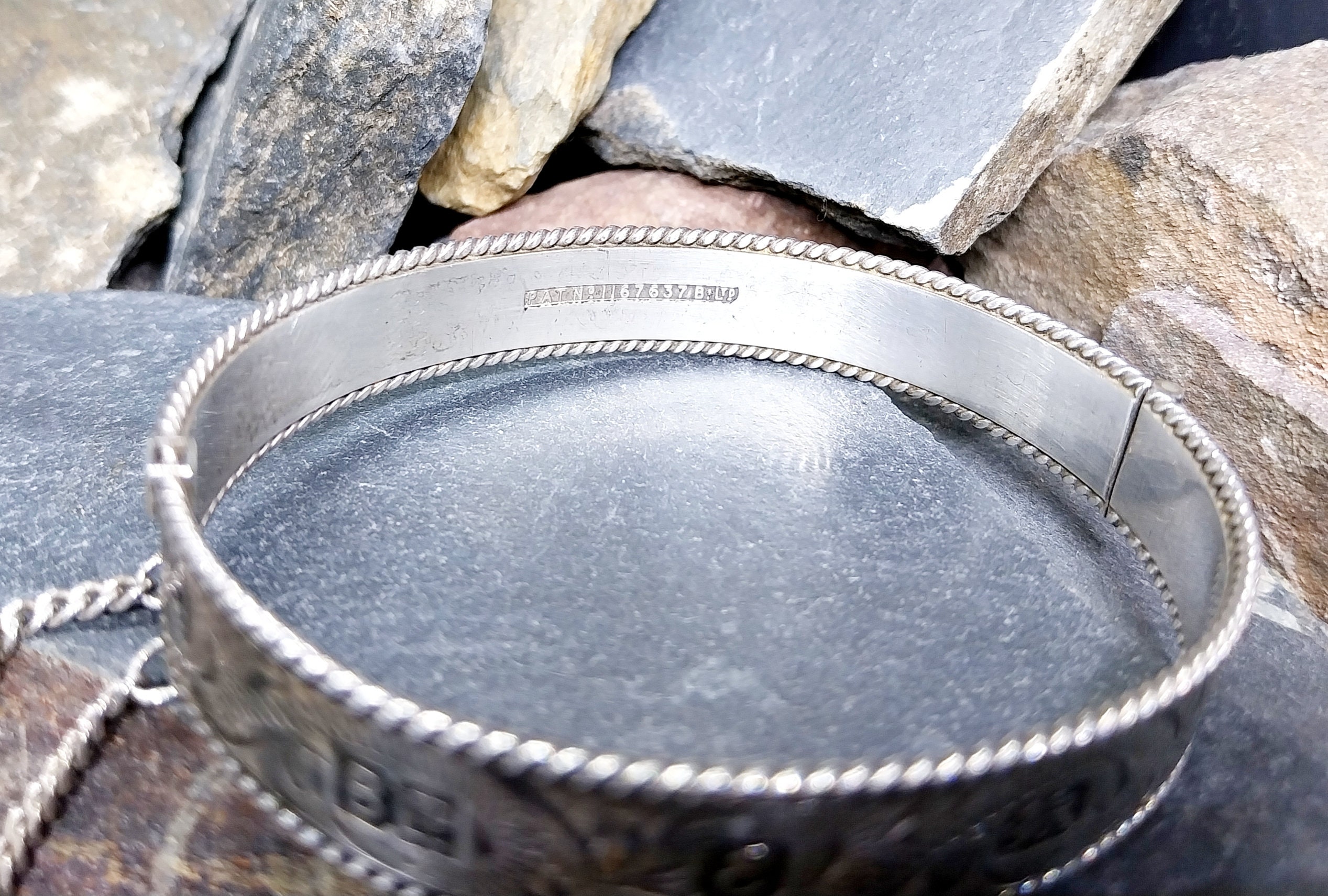 Vintage Sterling SILVER BANGLE Bracelet - C 1979 - 24.5g - Etsy Vintage Sterling SILVER BANGLE Bracelet - C 1979 - 24.5g - Etsy