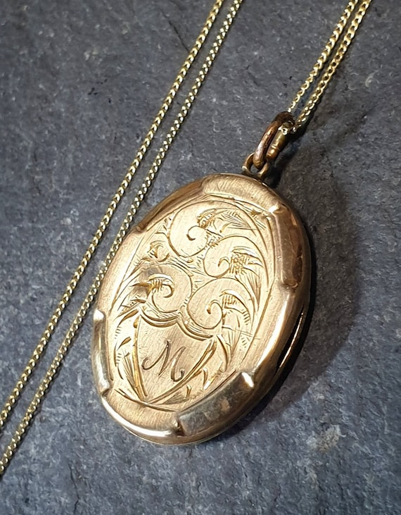 9ct gold oval locket and chain clearance