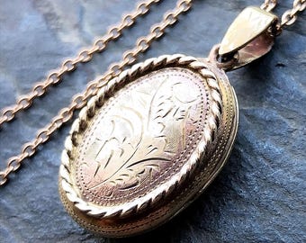 ANTIQUE Oval Wide LOCKET  - Pinchbeck Gilt on 18" Chain - 8.4g