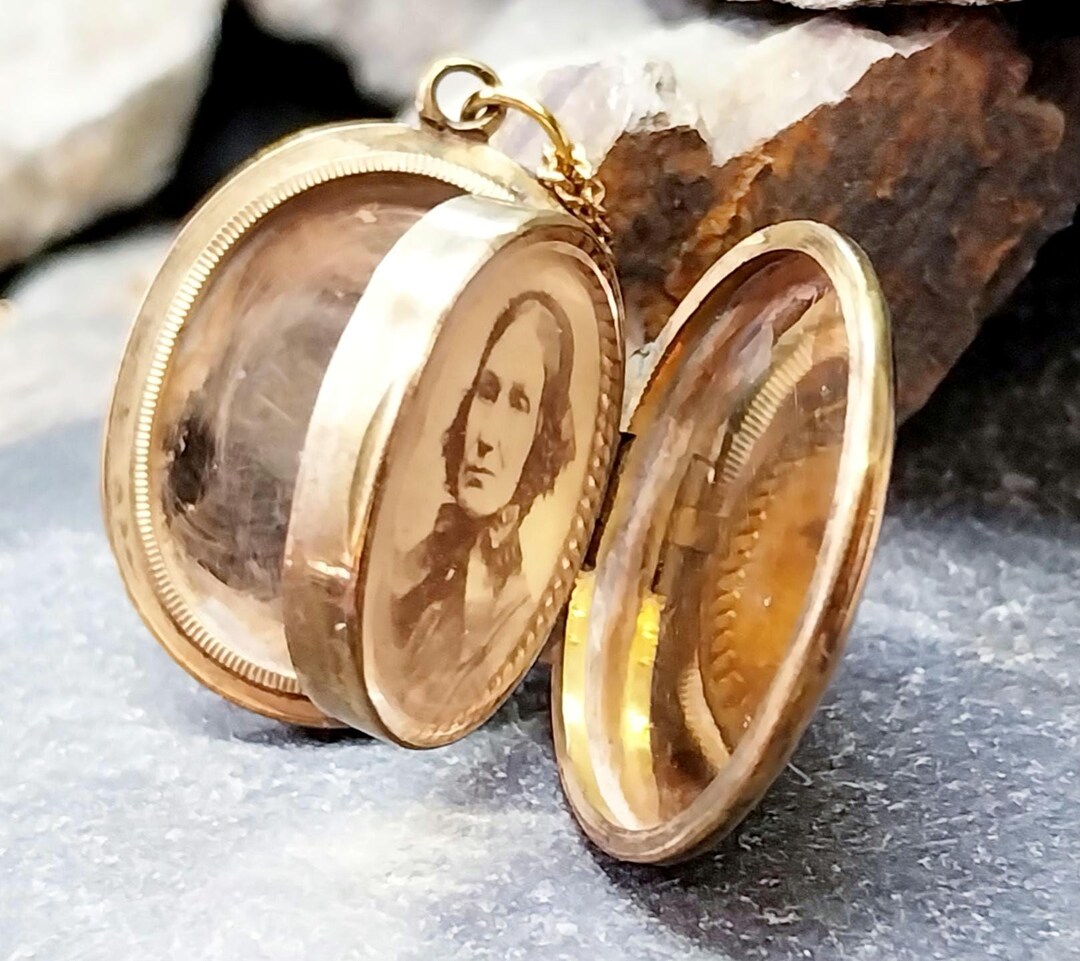 Unique Gold Lockets Rare VICTORIAN 14ct Gold Locket With Photos - Middle Section Inside on ...