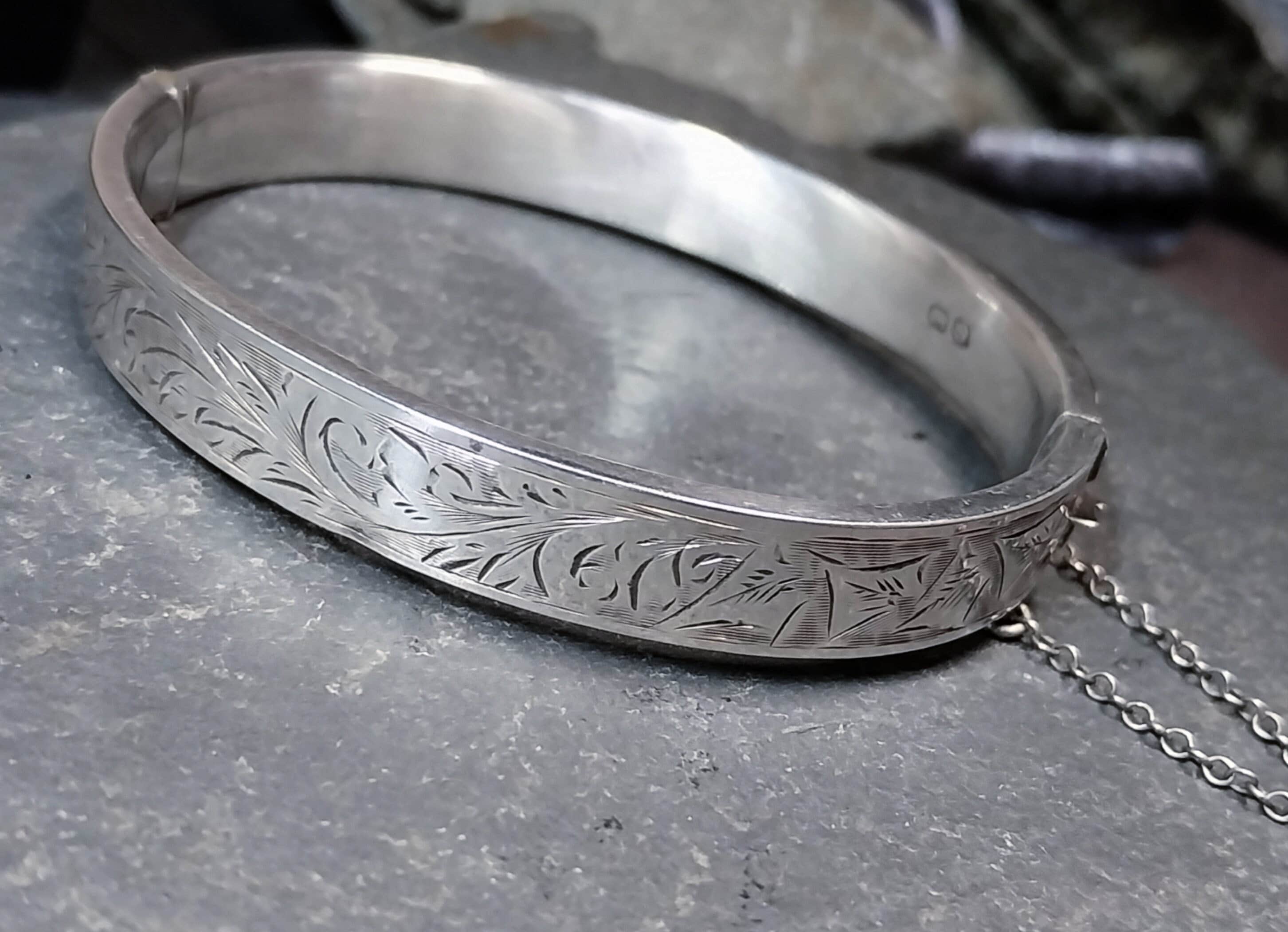 Vintage Sterling SILVER BANGLE Bracelet - Chester 1941 Vintage Sterling SILVER BANGLE Bracelet - Chester 1941