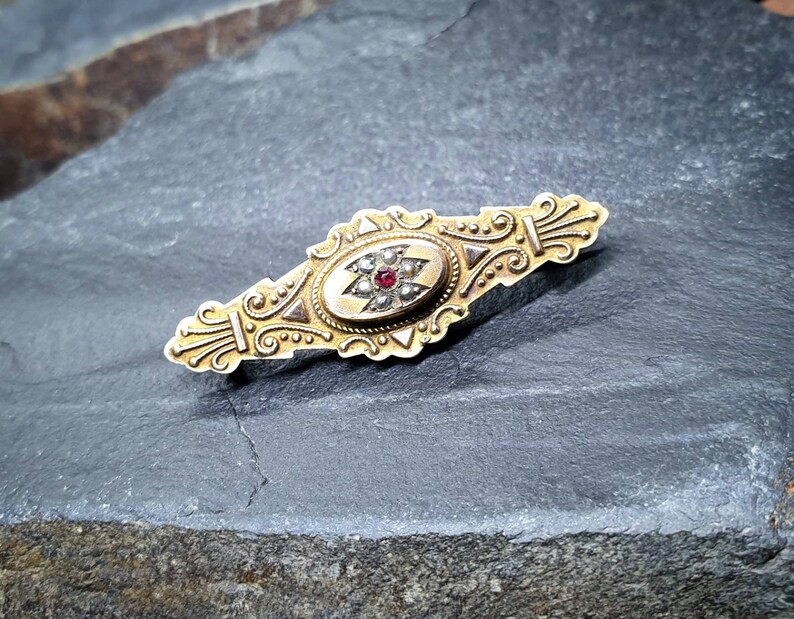 Victorian 9ct GOLD LOCKET BROOCH Seed Pearls /& Ruby 2.2g