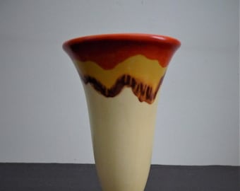 Magnifique vase en verre des années 30 fait en Allemagne.Rare 30's German art glass vase.