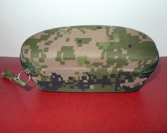 Authentique étui à lunettes camouflage