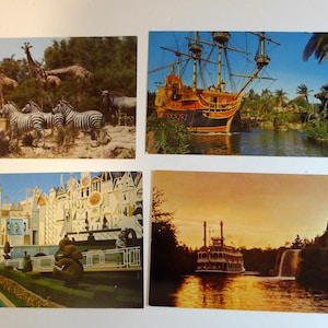 DISNEYLAND lot de 4 belles cartes postales vintage - non postées