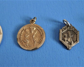 Lot de 4 médailles de Sainte Anne avec basilique de Ste-Anne de Beaupré