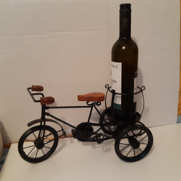 Wine rack or other in the shape of a bicycle