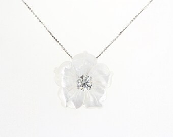 Mother of Pearl Flower Necklace – 1.00 CT Lab-Created Diamond, 14K Gold, Elegant Floral Pendant, Gift for Her