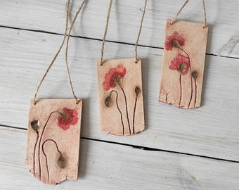 Keramik Anhänger große handgemachte Halskette, einzigartige Keramik Mohnblume in Boho-Stil, handbemalter minimalistischer Anhänger, niedlicher roter moderner Schmuck