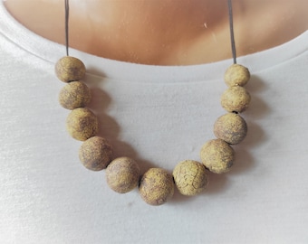 Keramik Perlen Anhänger, handgemachte Halskette. große einzigartige Keramik Perlen Halskette im Boho-Stil, handbemalte minimalistische Halskette, moderne Schmuck