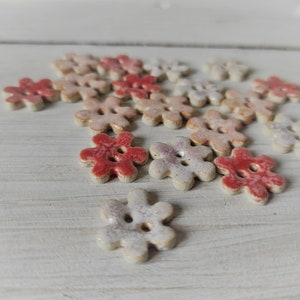 Handmade ceramic buttons in the shape of a flower, unique pottery button, flower spring buttons, hand painted clay buttons, colorful flowers zdjęcie 7