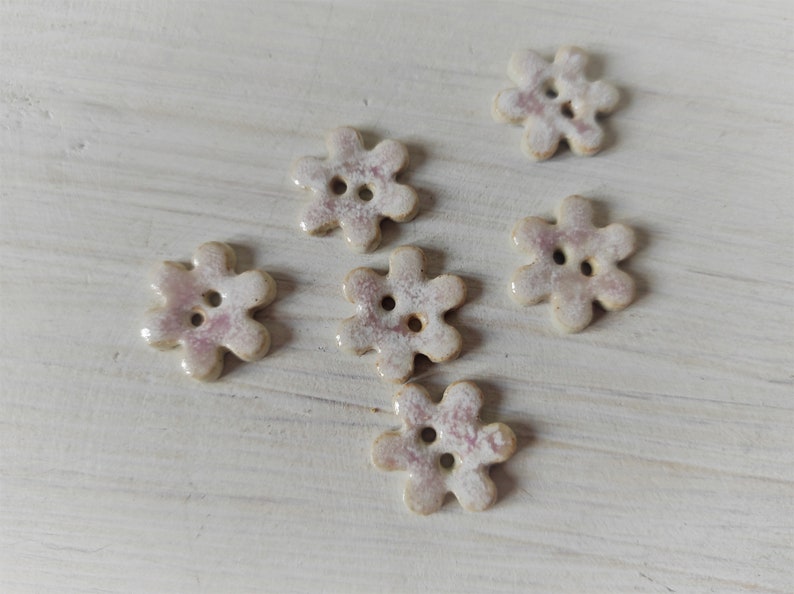 Handmade ceramic buttons in the shape of a flower, unique pottery button, flower spring buttons, hand painted clay buttons, colorful flowers V1