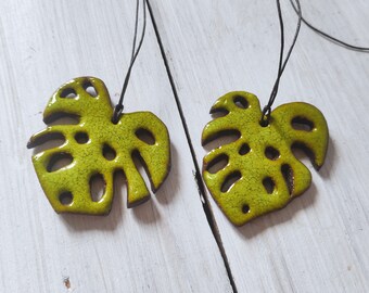 Big ceramic monstera pendant, handmade necklace. X large unique pottery necklace in monstera leaf patterns,  cute modern jewelry, green leaf