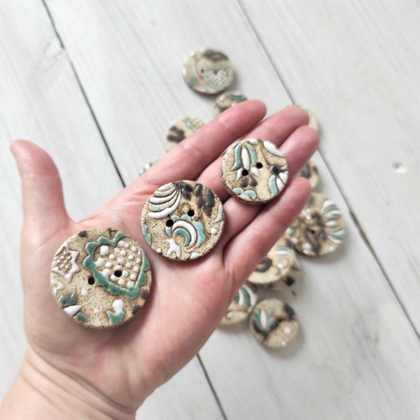 Ceramic buttons, Handmade pottery button with flower motif, hand painted unique buttons, floral pattern, boho style beauty stoneware buttons