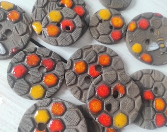 Ceramic buttons Honeycomb for cardigans, large bee button pottery, unique buttons for beekeeper bee and natur lover, handpainting boho style