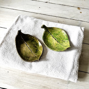 Handmade Ceramic Leaf Soap Dish: Minimalist Stoneware Bathroom Decor