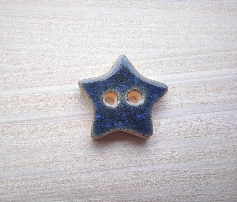 Handmade ceramic buttons, star pottery buttons, colorful star-shaped buttons for dresses, buttoned shirts, caps, unique stoneware jewelry Violet