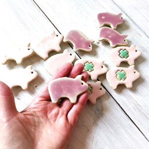 Handmade pig magnet / Ceramic pottery fridge magnet pigs / Lucky pig with a clover / unique pigs magnet with clover will bring you good luck