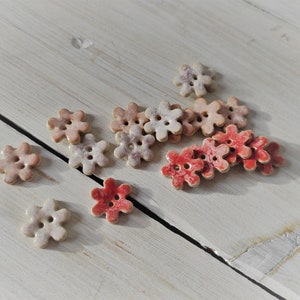 Handmade ceramic buttons in the shape of a flower, unique pottery button, flower spring buttons, hand painted clay buttons, colorful flowers zdjęcie 10