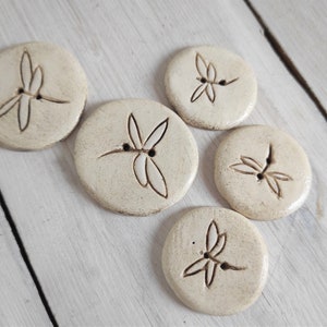 Handmade ceramic buttons / only one large button with a dragonfly motif / unique pottery button / ceramic dragonfly boho style handpainting
