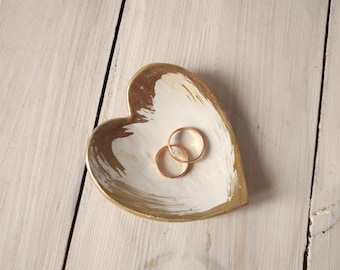 Handmade Heart Ring Dish / Wedding Ring Holder / Wedding Favors / Engagement Ring Dish / Gift for Her / Pottery ring holder