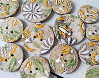 Ceramic buttons, Handmade pottery button with flower motif, hand painted unique buttons, floral pattern, boho style beauty stoneware buttons