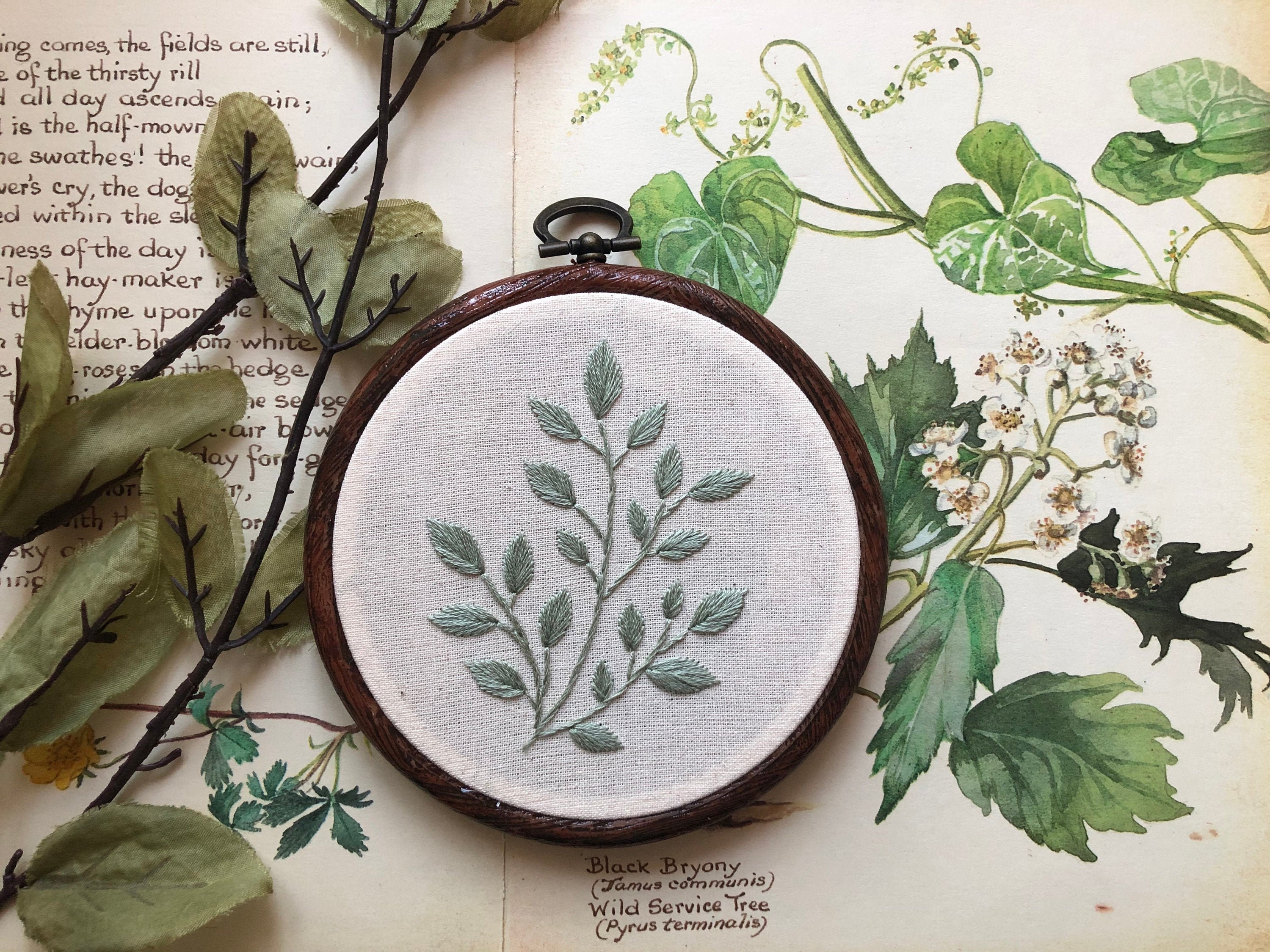 Tree Embroidered quilt label green leaf leaves to personalize with your own text Tree Embroidered quilt label green leaf leaves to personalize with your own text