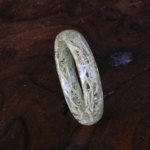 Moss Wedding Band Ring, Moss & Resin Ring, Moss nature ring, Green moss band ring, Women wedding ring, Moss jewelry, Moss ring, Forest ring image 1