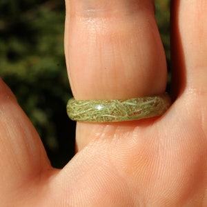 Moss Wedding Band Ring, Moss & Resin Ring, Moss nature ring, Green moss band ring, Women wedding ring, Moss jewelry, Moss ring, Forest ring image 4