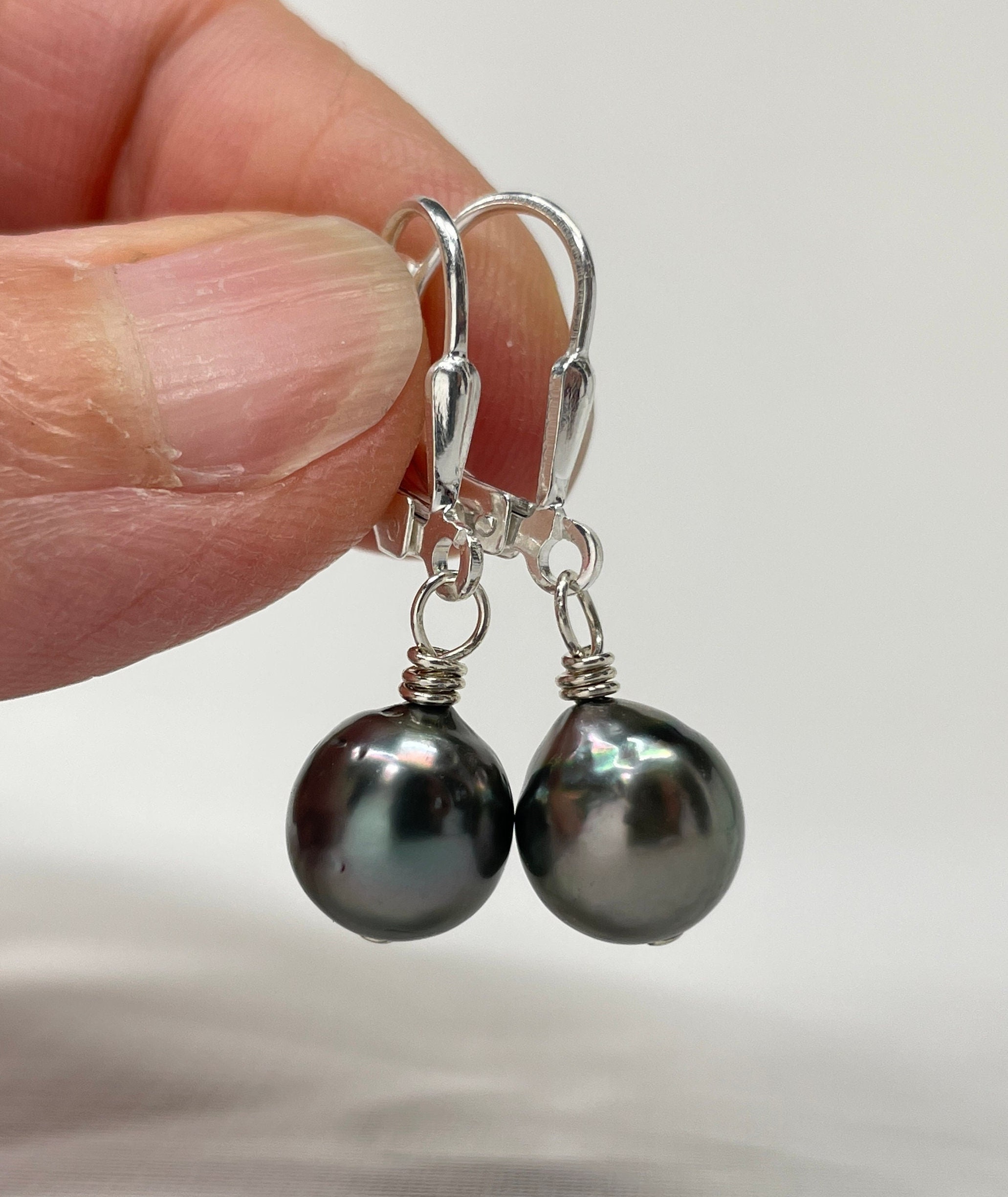 Tahitian Black Pearl Earrings: Sterling Silver Leverback