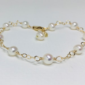 White Pearl Bracelet in Gold, June Birthstone Birthday Gift for Her, Dainty Floating Pearl Bracelet, Gift for Women