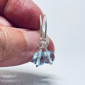 Pendientes de plata de ley con topacio azul: colgante con piedra de nacimiento de diciembre