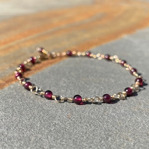 Minimalistische granaatarmband: rode edelsteen, gold filled of sterlingzilver
