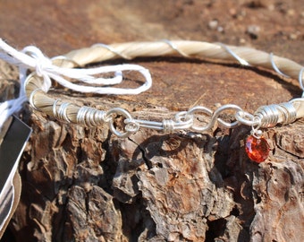 Die Unendlichkeit, Sterling Silber Draht gewickelt Pferd Haararmband / rot Swarovski Kristall Charme