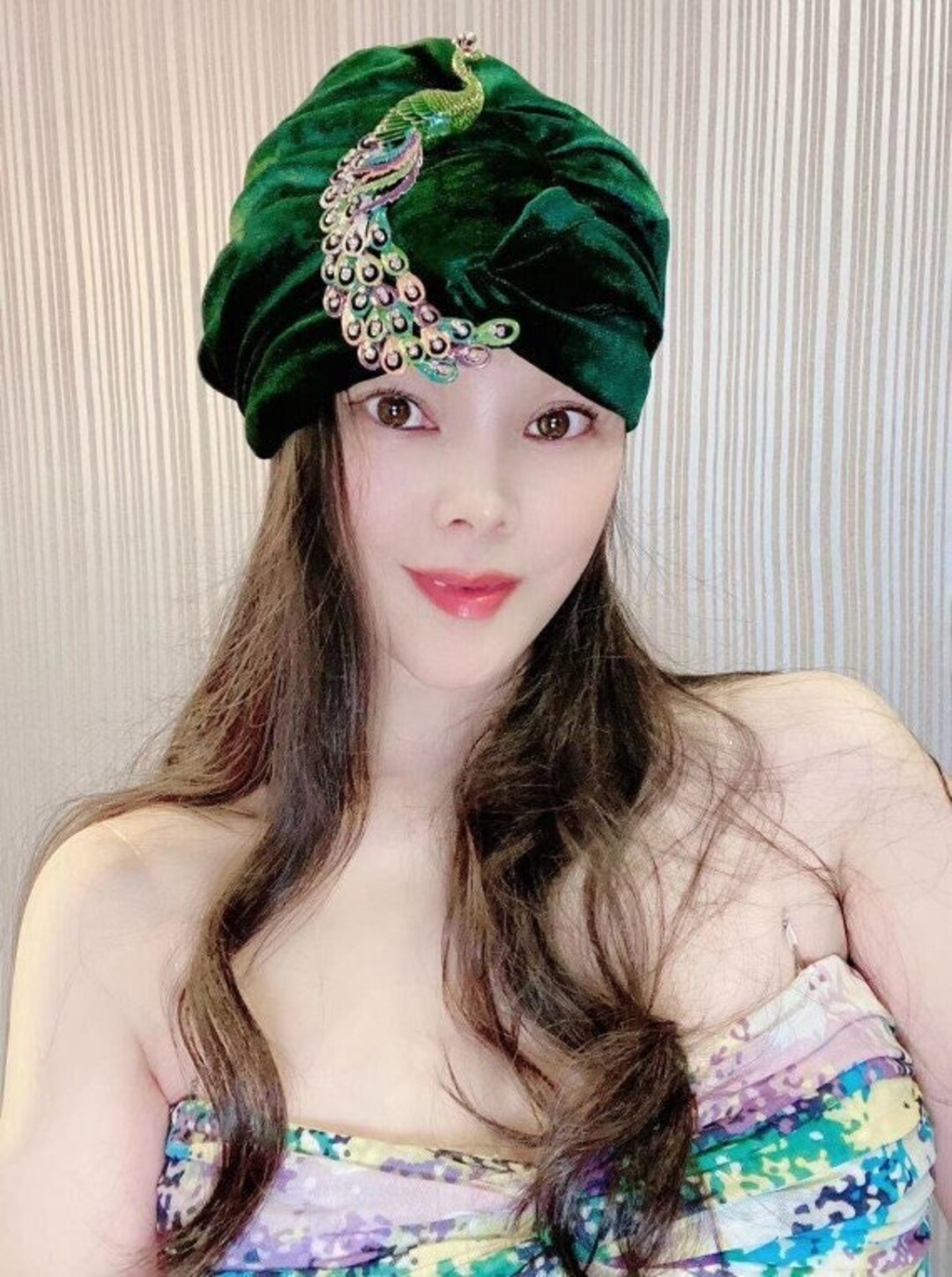 Emerald Green Stretch Velvet Turban, Peacock Alloy Zircon  display picture 1