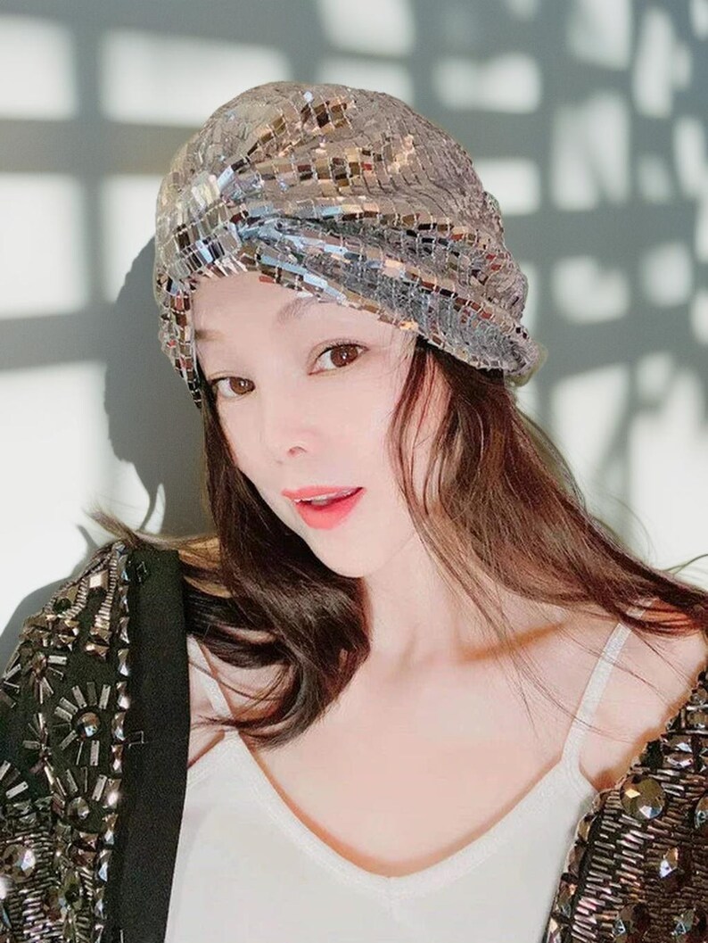 Turbante de lentejuelas plateadas con diseño floral en 3D, pañuelo para la cabeza brillante hecho a mano, regalo de noche, pañuelo suave para fiestas, bodas y ocasiones formales. Classic style