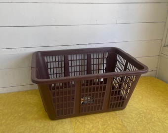 Vintage brown Rubbermaid laundry basket hamper