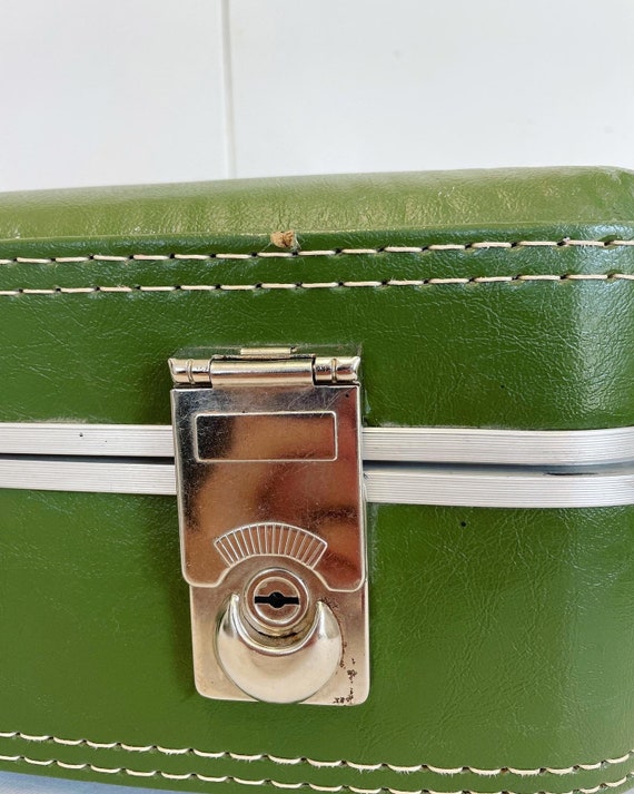 Vintage hard shell suitcase green 20” wide - image 7