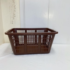 Vintage Rubbermaid hamper laundry basket