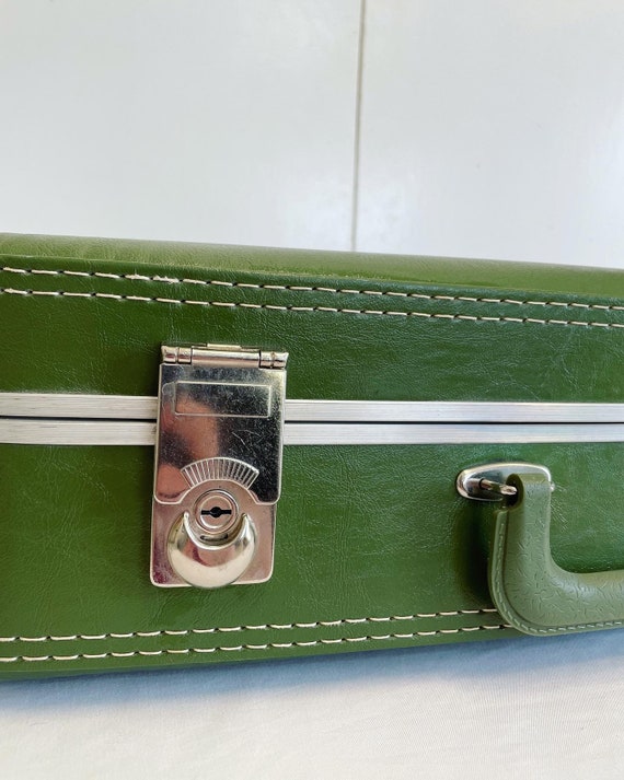 Vintage hard shell suitcase green 20” wide - image 6