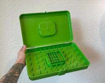 Wil-hold green sewing box