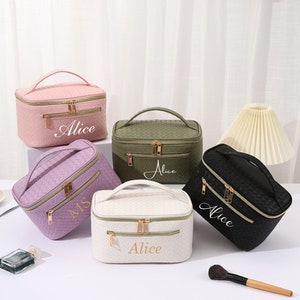 Trousse de toilette personnalisée avec monogramme trousse de maquillage personnalisée cadeau personnalisé pour elle, cadeau personnalisé pour demoiselle d'honneur, trousse de maquillage de voyage A image 1