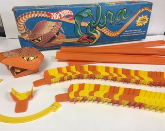 hot wheels cobra stunt set