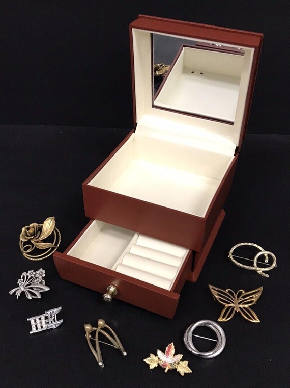 Vintage Small Plastic Jewelry Box With 8 Decorati… - image 1