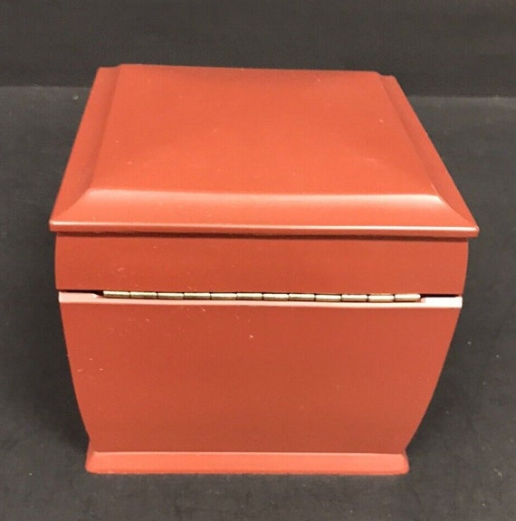 Vintage Small Plastic Jewelry Box With 8 Decorati… - image 6